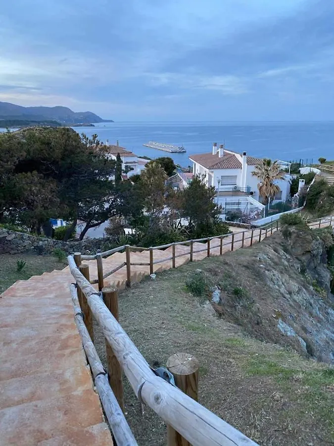 Can Pau Guesthouse Llanca